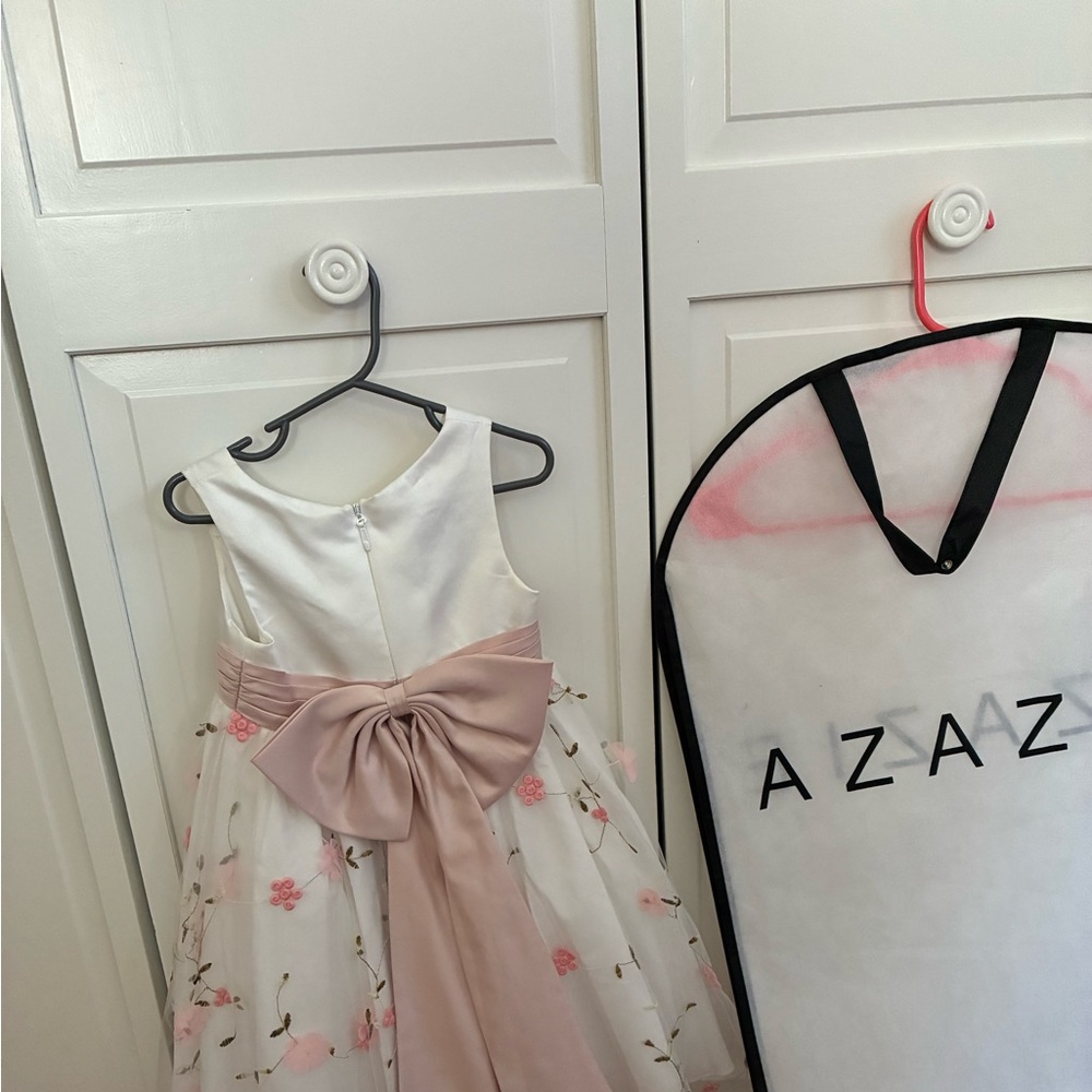 Beautiful and comfortable special dress size 4 ( also available in size 5) .